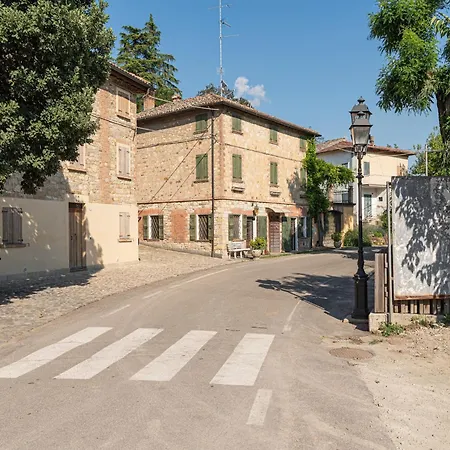 Casa de Férias In Ca' De' Grimaldi With Garden Castellarano